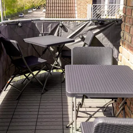 Arena In Der Naehe - Tiefgarage - Balkon - Kueche - Smart Tv *